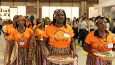 Cenibra - Integrantes da comunidade quilombola Jorges de Águas Branca apresentam produtos e tradições culturais, destacando a riqueza das identidades locais e regionais. 2